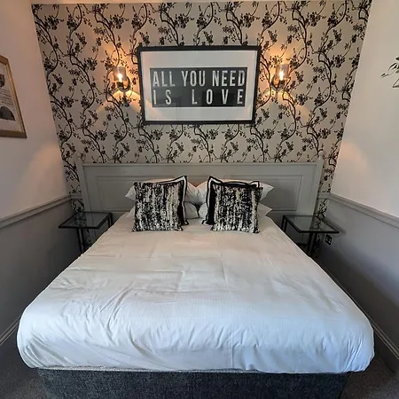 Hotel The *